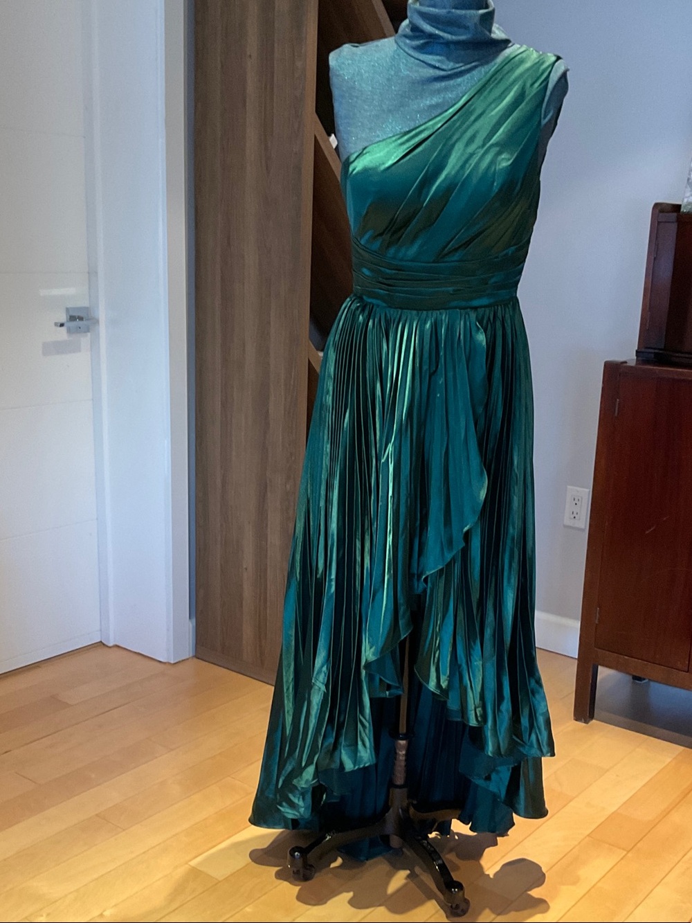 One-Shoulder Emerald Green Satin Evening Dress